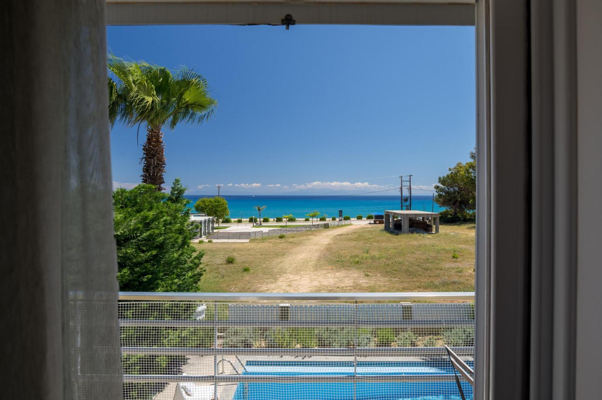 Beachfront Alexandra Villa *