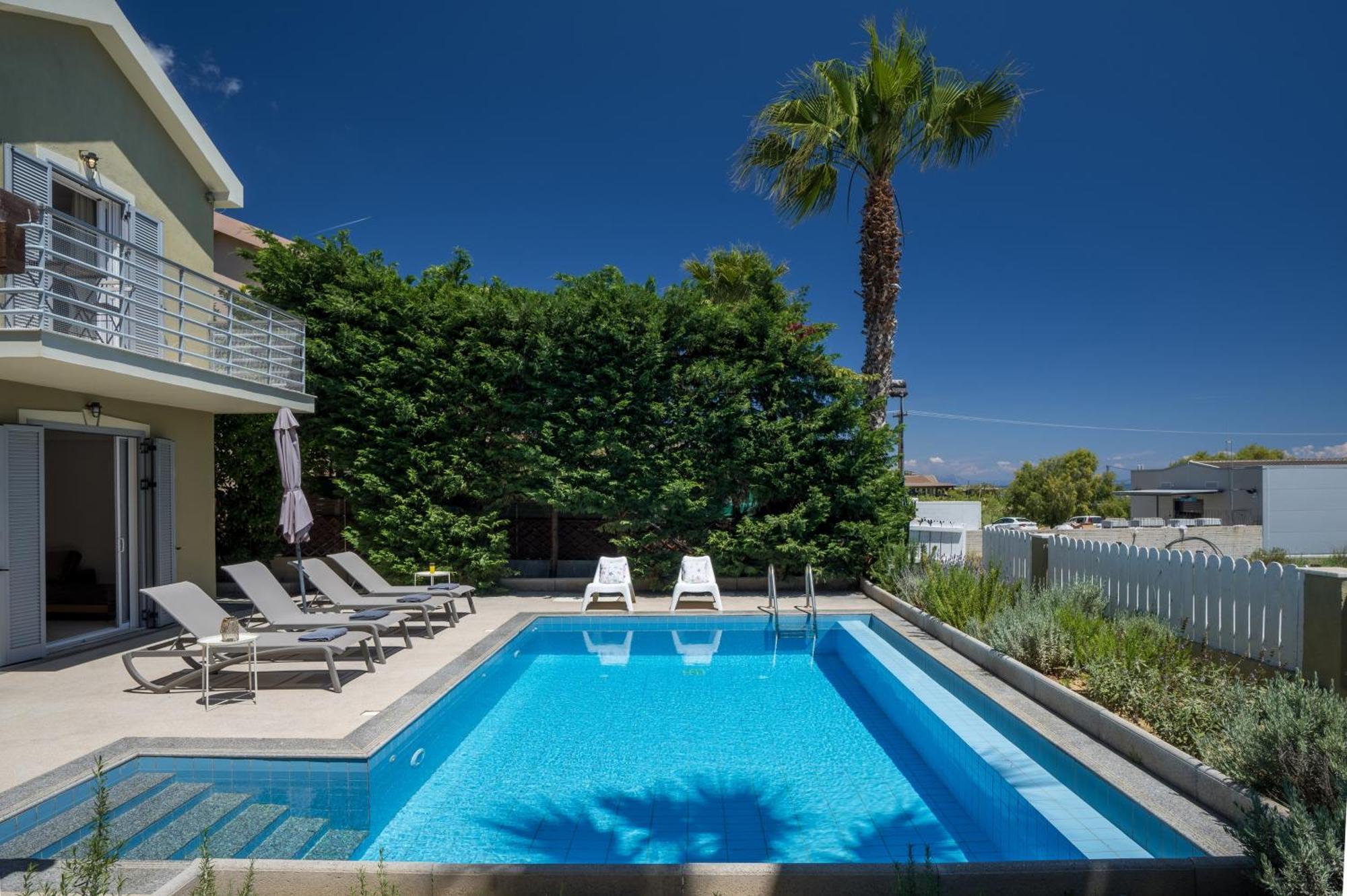 Beachfront Alexandra Villa *