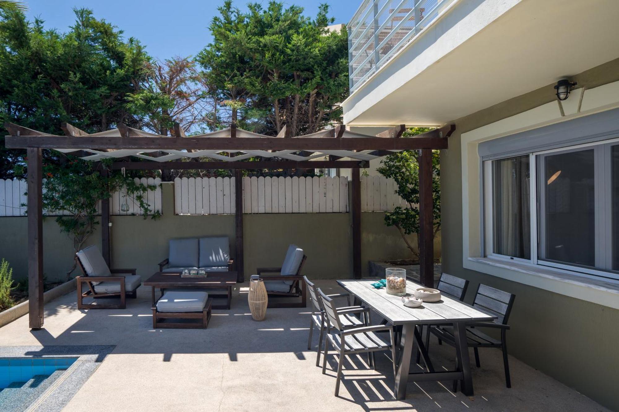 Beachfront Alexandra Villa *