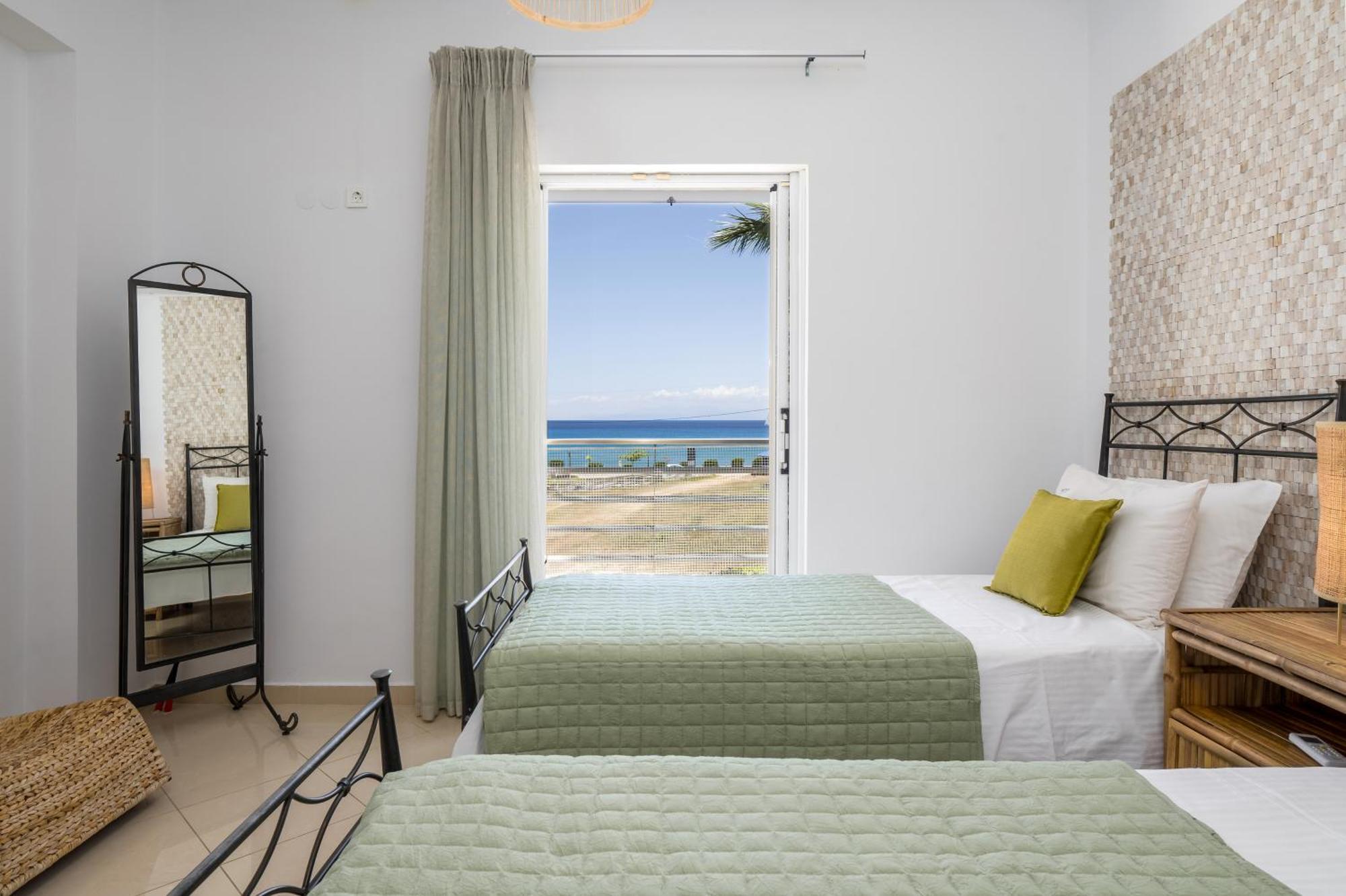 Beachfront Alexandra *